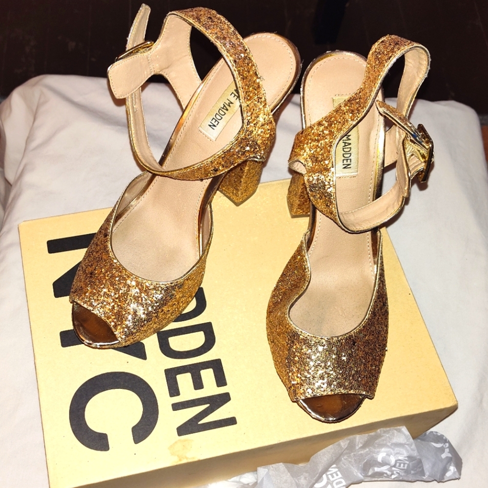 Size 10 Steve Madden Gold Platform Higheels